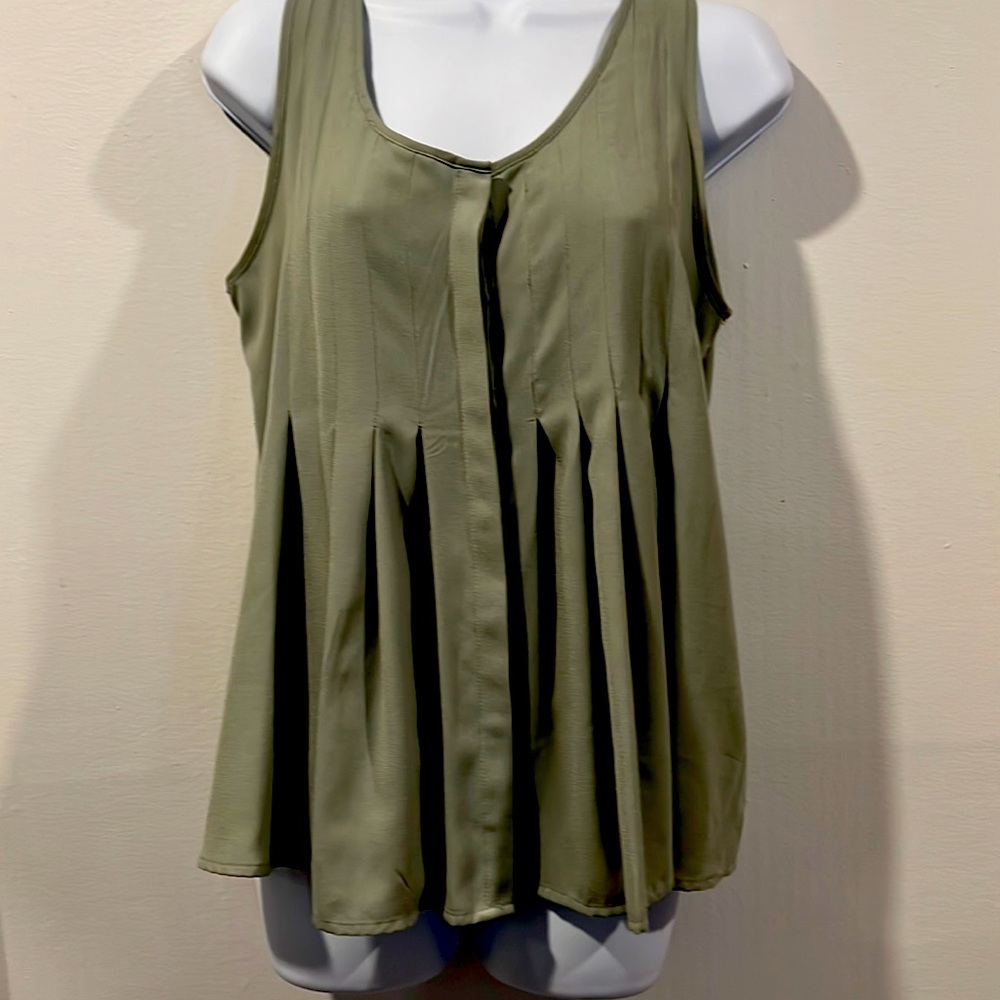 Beautiful LC summer top! Great condition!